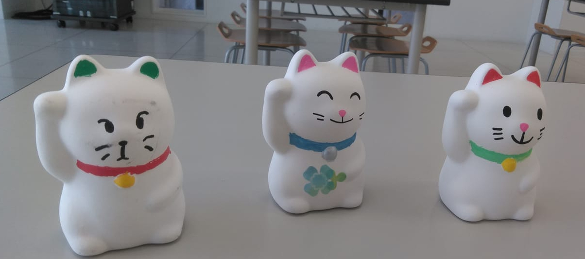 招き猫色塗り＆プラ板キーホルダー作り（ねこまんま）